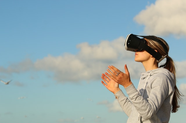 Impactul realitatii virtuale in ziua de azi: Avantaje si dezavantaje