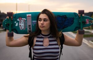 Ce este un skateboard longboard?