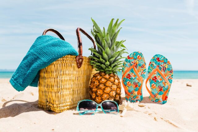 Pleci în vacanță? Nu uita geanta de plajă!